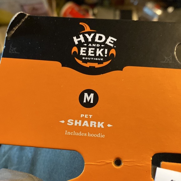 NEW Reflective Shark Hoodie Dog and Cat Costume - Hyde & EEK! Boutique medium - Picture 10 of 13